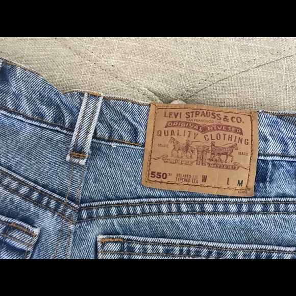 SOLDLevi’s 550 Jean Shorts - Picture 4 of 4